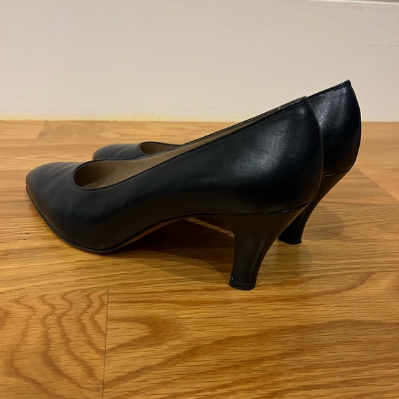 Vintage ferragamo heels in really great used condition! - Picture 7 of 8